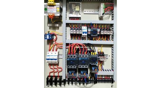 Thiết bị giám sát và điều khiển điện công nghiệp tự động